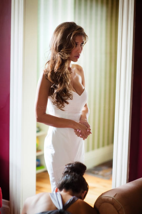 a bride gets ready for her wedding at a farm near pittsburgh. Wedding Photography at Lingrow Farm.